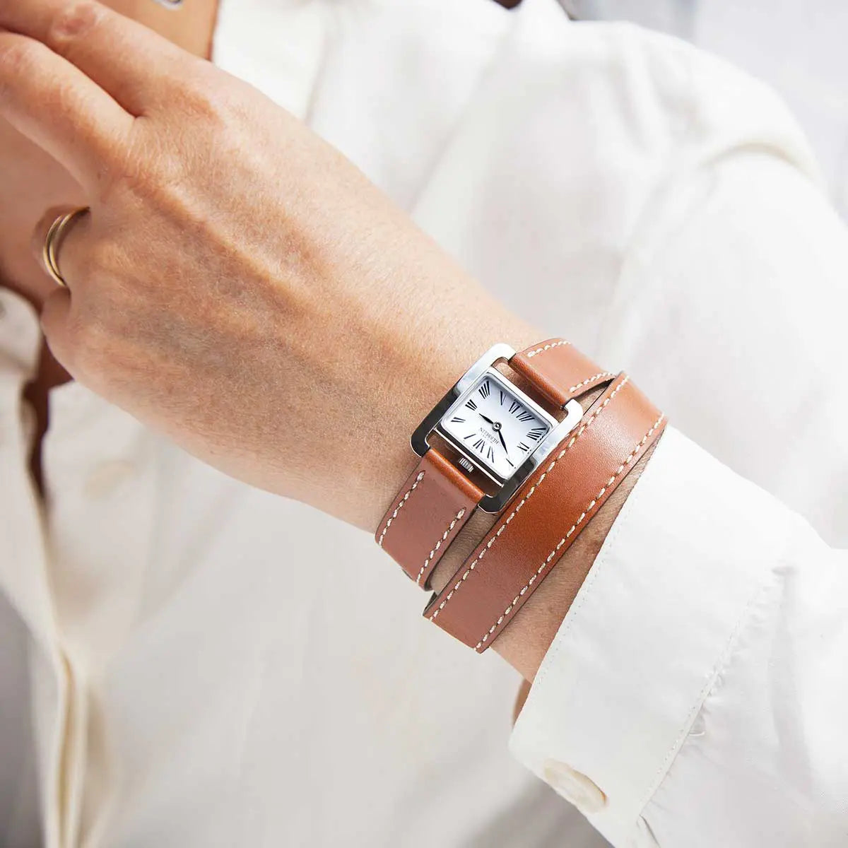 V AVENUE double tour