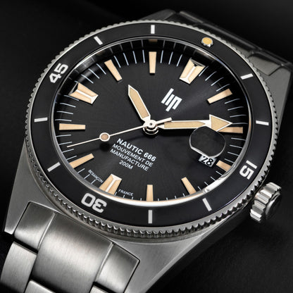 LIP Nautic 666 grise sur acier